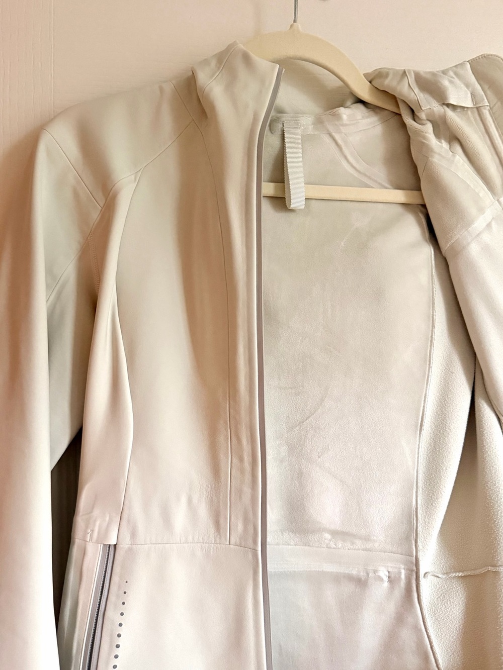 Lululemon jacket - Picture 3 of 5